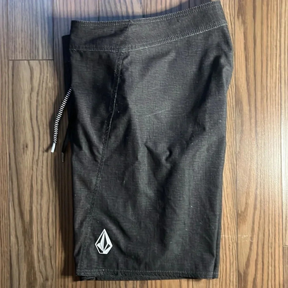 SOLD Men’s Volcom swim shorts size 32 - Picture 6 of 7